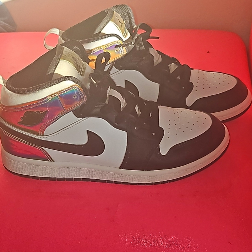 Jordan 1 retro mid heat reactive size 3 used black and white